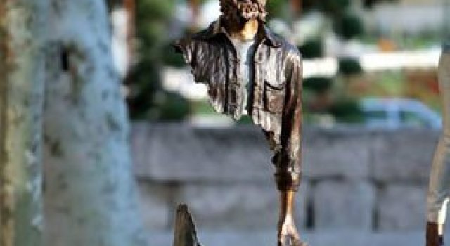 Statuile isi cauta bucatile lipsa