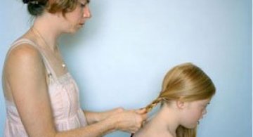 Emotionant: Mama si fiica cu sindromul Down se fotografiaza una pe alta