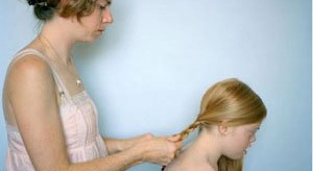 Emotionant: Mama si fiica cu sindromul Down se fotografiaza una pe alta