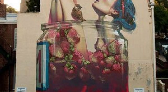 Arta strazii: Cladiri decorate de Etam Cru