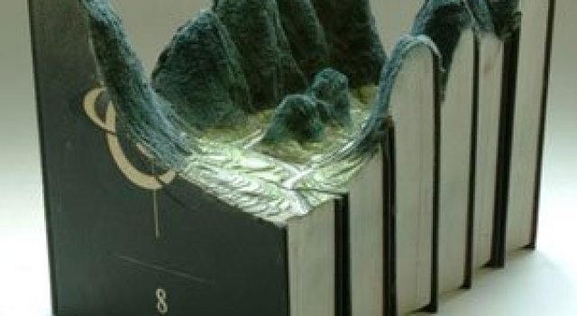 Peisaje sculptate in carti, de Guy Laramee