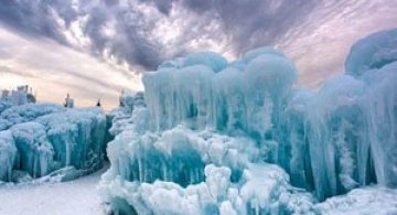 Castele din 9 tone de gheata