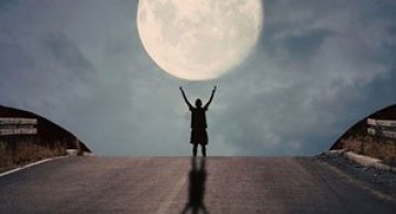 Cu luna la joaca, de Adrian Limani