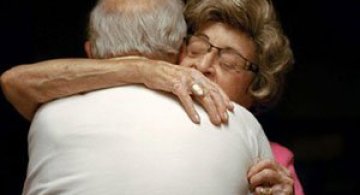 Cupluri care rezista de 50+ ani in fotografii