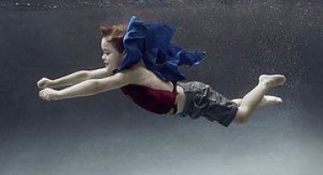 Portrete subacvatice de copii, de Alix Martinez