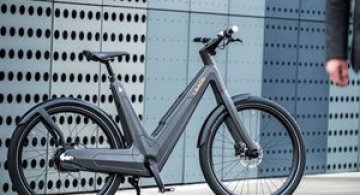Bicicleta electrica din fibra de carbon, perfecta pentru navetisti