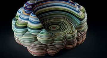 Un scaun multicolor din 800 m de ata