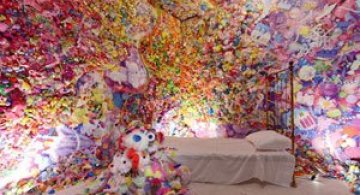 Camera multicolora, de Sebastian Masuda