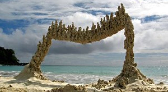 Sculpturi de nisip care sfideaza gravitatia