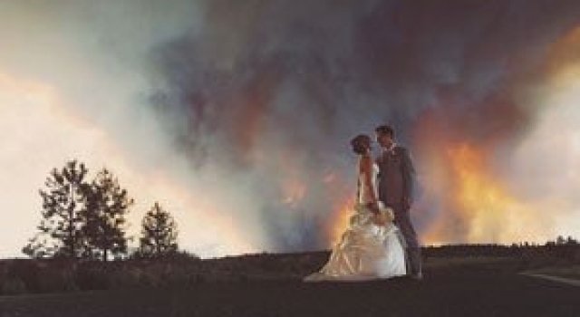 Fotografii de nunta printre flacari, de Josh Newton