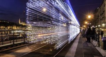 Superbele trenuri cu LED-uri de la Budapesta