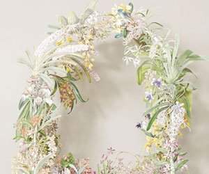 Coronite de flori din hartie, de Su Blackwell