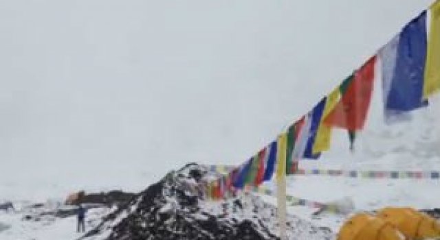 Cutremurul din Nepal: Clipa in care avalansa loveste tabara de pe Everest