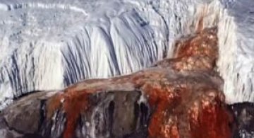 Misterioasa Cascada insangerata din Antarctica