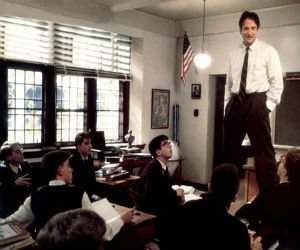 Impresionant! Mii de lampioane aprinse pe cer si... Robin Williams