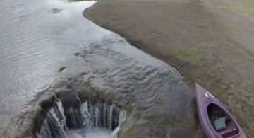 Misterul lacului care dispare complet. Si apoi reapare