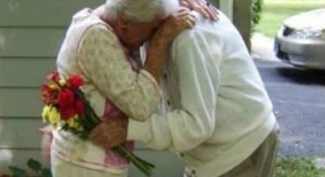 Iubire - Alzheimer: 1-0. Cu amintirile rapite de boala, inima lui a ramas tot a ei