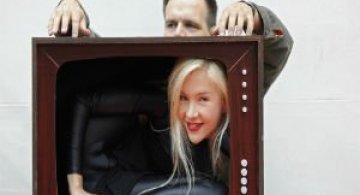 Zeita contorsionimsului: Cea mai flexibila femeie din lume incape intr-o geanta
