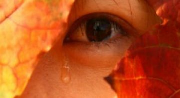 Experimentul emotiilor: Cum se vad diferite tipuri de lacrimi la microscop
