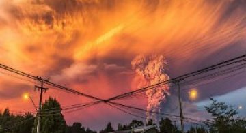 O manifestare nestapanita a vulcanului Calbuco, in 11 poze explozive