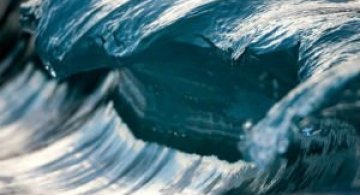 Frumusetea uluitoare a valurilor, in opt poze suprarealiste