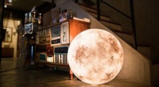 Seara de seara, cu o luna plina spectaculoasa