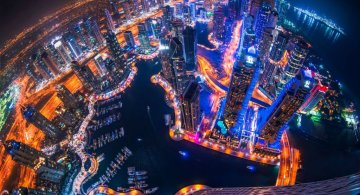 Dubaiul pe timp de noapte, in imagini ce par din filme SF