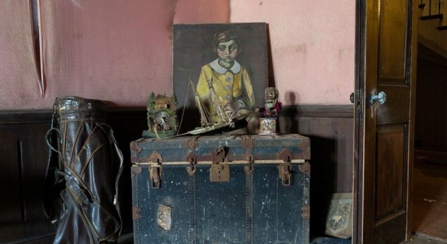 Un misterios conac abandonat, in poze de poveste