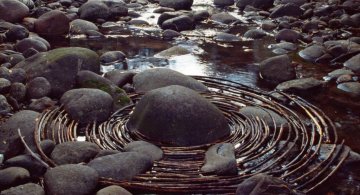 Ansambluri artistice cu resturi din natura