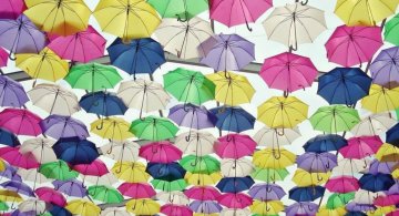 Un festival al umbrelelor in poze multicolore