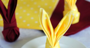 Special de Paste: Servetele in forma de iepurasi, in 9 pasi
