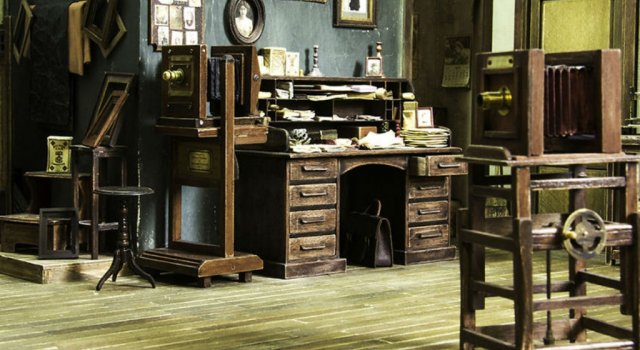 Miniatura unui studio fotografic din 1900