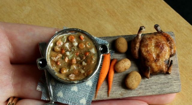Delicii culinare miniaturale, de Kim Clough