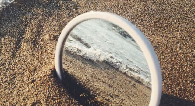 Lumea vazuta printr-o oglinda