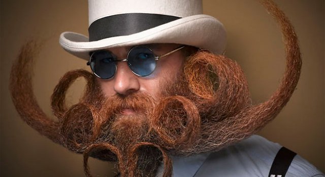 Barbi si mustati excentrice, intr-un pictorial haios