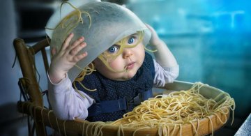 Fetitele lui John Wilhelm, din nou in actiune