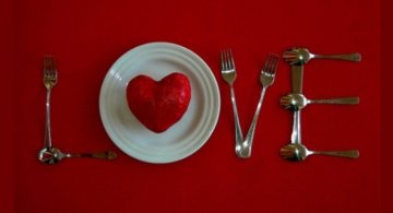 Idei de amenajare a mesei pentru cea mai romantica cina