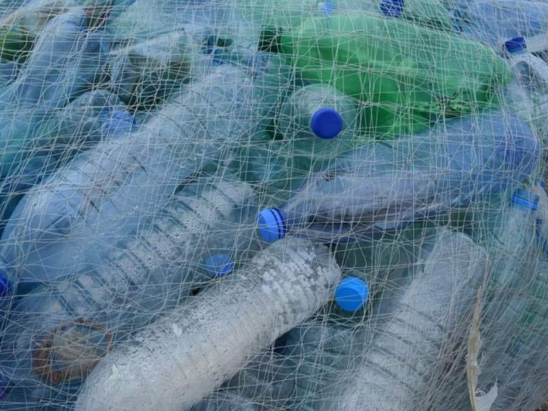 10+ Moduri geniale de a refolsi sticlele din plastic