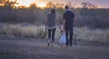 Sase carti de parenting pe care orice parinte trebuie sa le citeasca