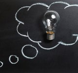 Studiu: Oamenii uituci sunt mai inteligenti