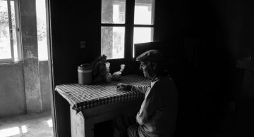 Griul singuratatii: Povestile batranilor izolati, intr-un pictorial emotionant