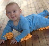 Body-ul cu mop atasat, inventia haioasa care schimba viata proaspetelor mamici