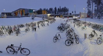 Cu bicicleta, la -17 grade Celsius. Copii din Finlanda dau tuturor o lectie demna de urmat