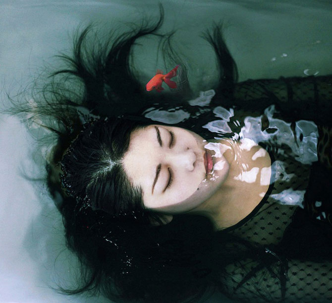 Autoportrete suprarealiste la 18 ani, de Xin Li - Poza 3