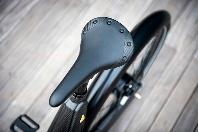 Bicicleta electrica din fibra de carbon, perfecta pentru navetisti - Poza 5