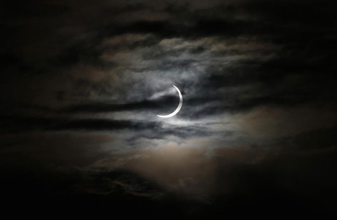 3 noiembrie: Eclipsa hibrid de luna - Poza 4