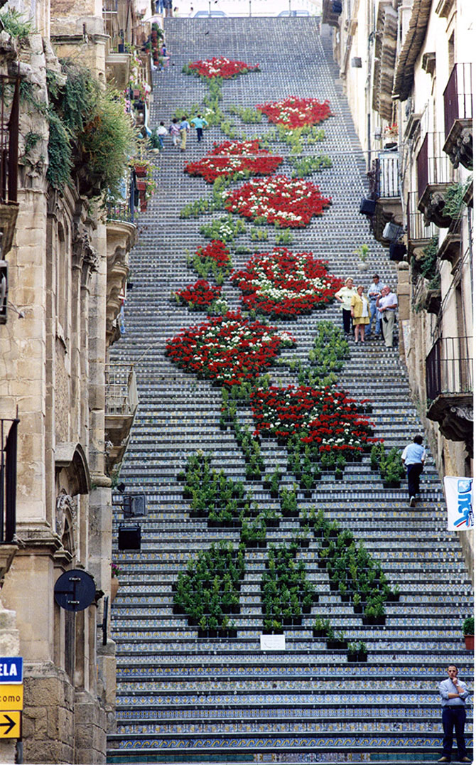 Festivaluri cu flori si lumini, pe o scara din Sicilia - Poza 1