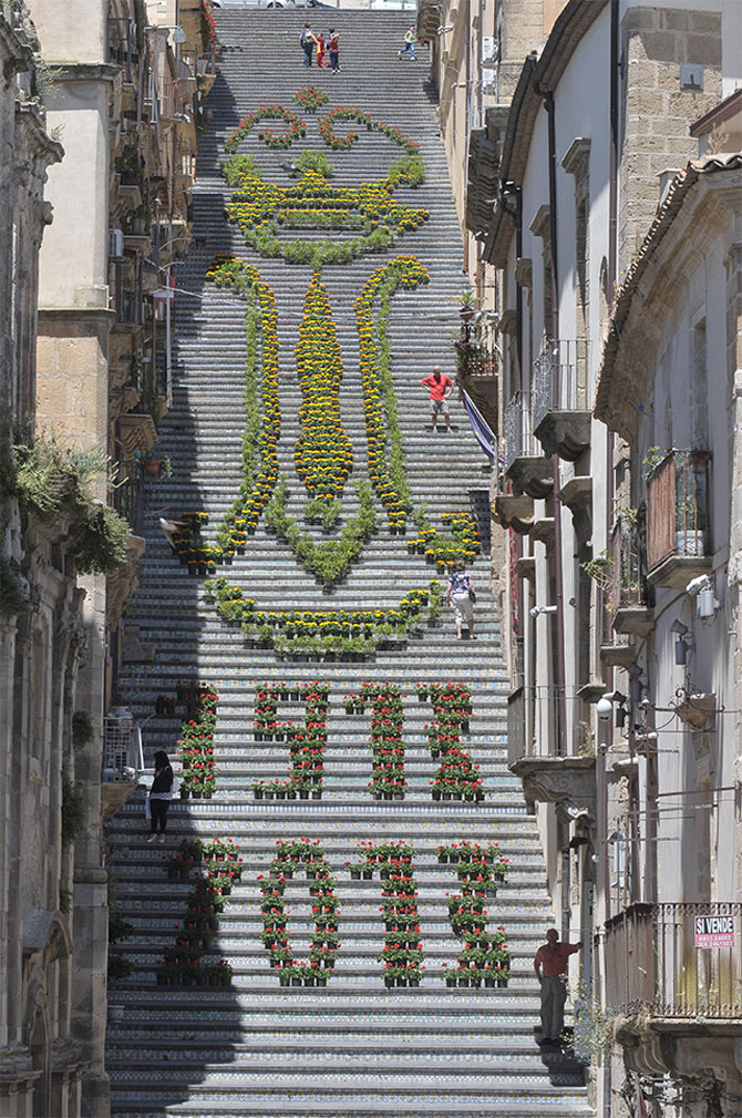 Festivaluri cu flori si lumini, pe o scara din Sicilia - Poza 4