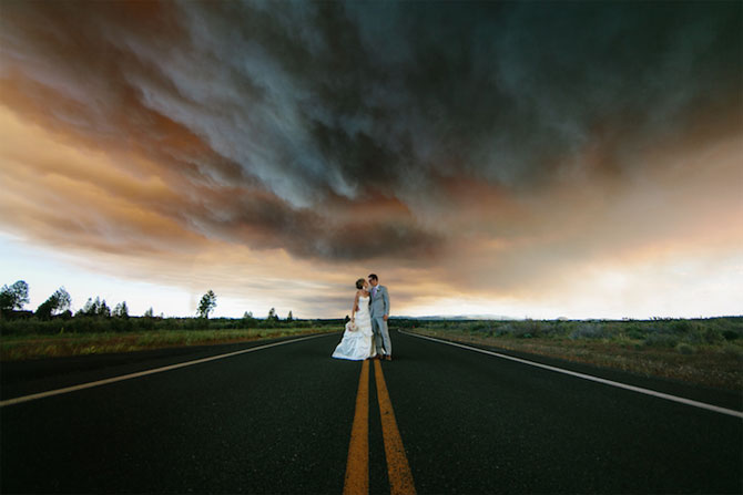 Fotografii de nunta printre flacari, de Josh Newton