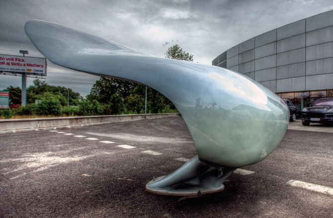 Masina ca opera de arta, sculptura ca loc de parcare, de Juraj Rattaj - Poza 1